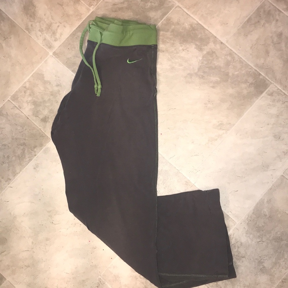Nike cropped pants